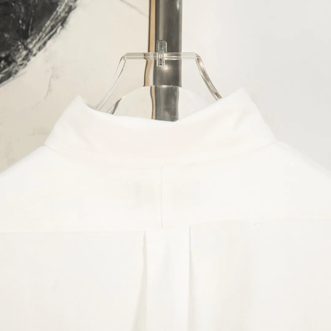 P270 zp version [Exclusive supply] Ralph Lauren/Ralph Lauren's classic evergreen single product 100 cotton Oxford spun old money style casual long-sleeved shirt. 100% restored workmanship. The entire garment is embedded with seams and clean edges. The upper back seams are reorganized for a better fit. ✅ 100 cotton Oxford spun on the face. Pre-wash treatment. The texture is tight and soft. ✅ Custom dyed original pearlescent white bottom buttons. Size partitions. ✅ Special shaped chiffon foil is included in the collar door tube. It is not easy to deform and pull. ✅ RL classic version of the Oxford shirt. The thick and crisp feeling brought by the Oxford cloth. It can be worn alone or as an outer layer. It can be worn in all seasons. It is a must-have item for the wardrobe. Get it with your eyes closed. Color: black, white, pink, blue, carbon gray, khaki, navy blue and red label, dark blue and white label (8 colors) Size: S M L XL Number: WW10974